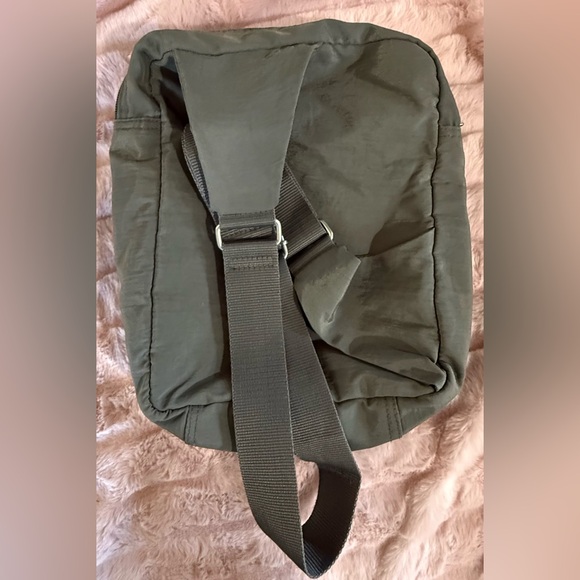 Baggallini mini backpack - Picture 4 of 7